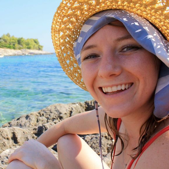Meet your Posher, Hannah - Picture 1 of 1